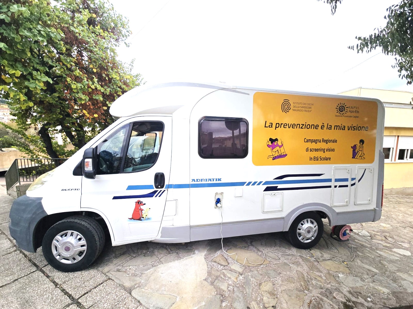 La foto mostra il camper utilizzato per la campagna di screening